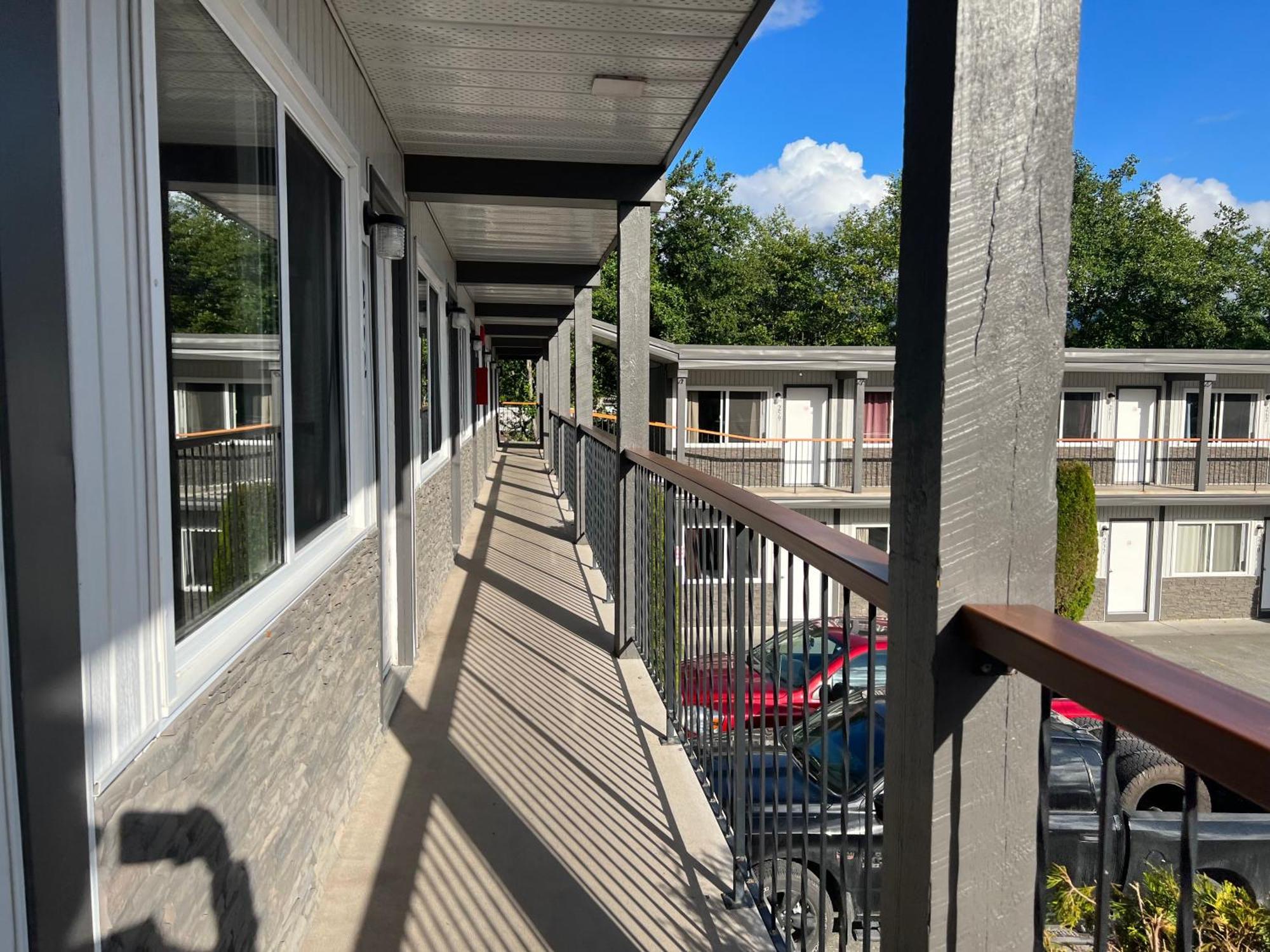 Chalet Inn Kitimat Exterior foto